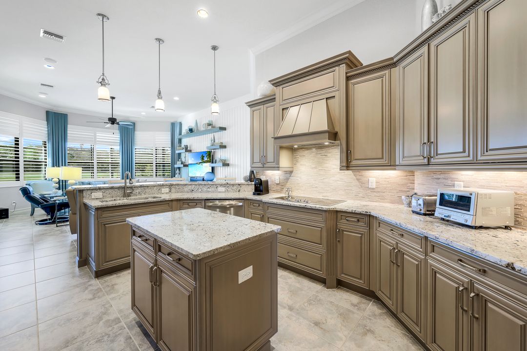 12186 Wicklow Ln, Naples, FL 34120