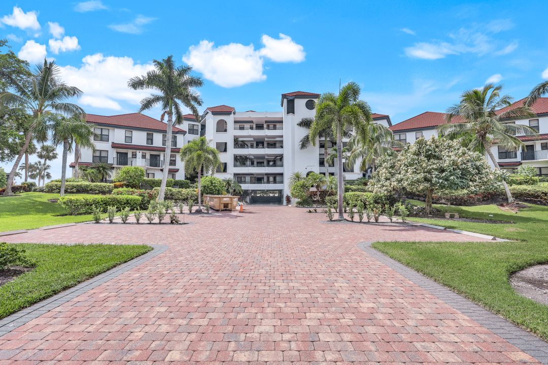 410 La Peninsula Blvd  #410, Naples, FL 34113