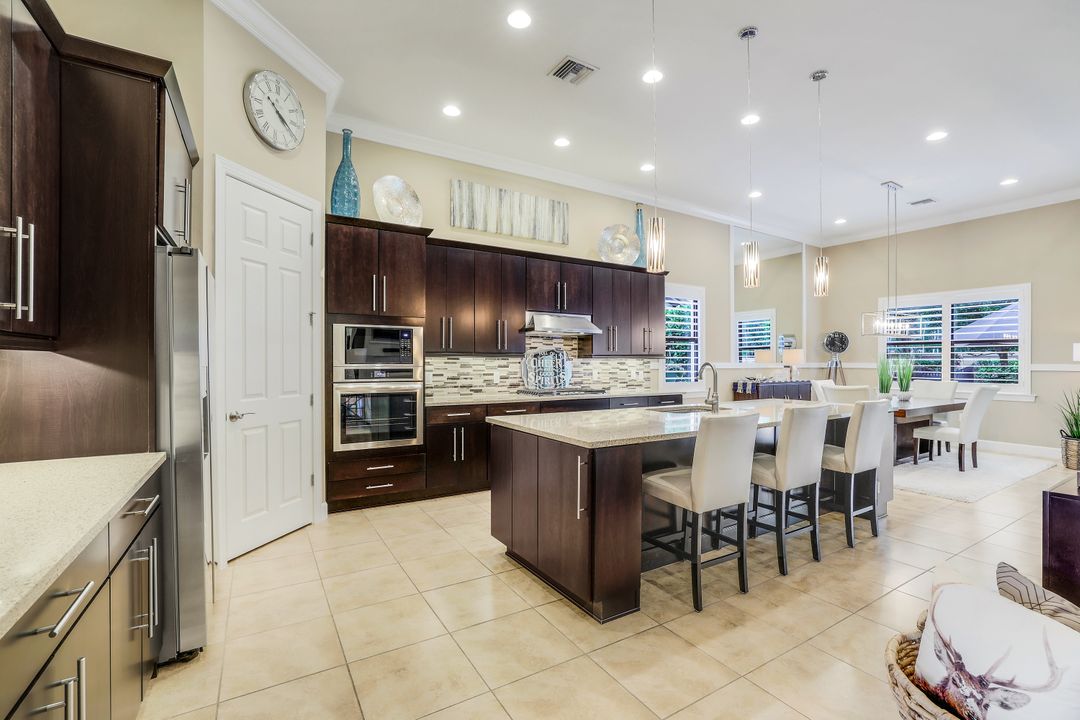 16257 Camden Lakes Cir, Naples, FL 34110