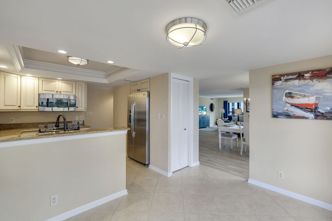 4451 Gulf Shore Blvd N #301, Naples, FL 34103