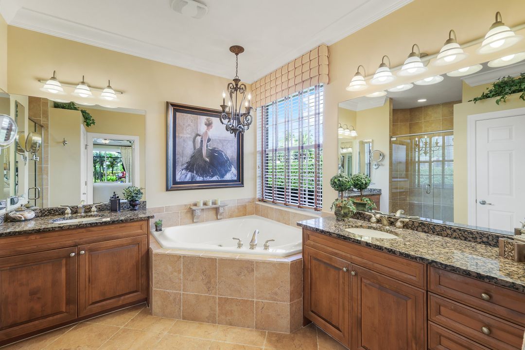 9104 Quartz Ln, Naples, FL 34120