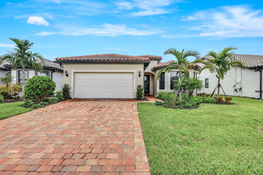 6770 Pennyroyal Dr, Naples, FL 34114