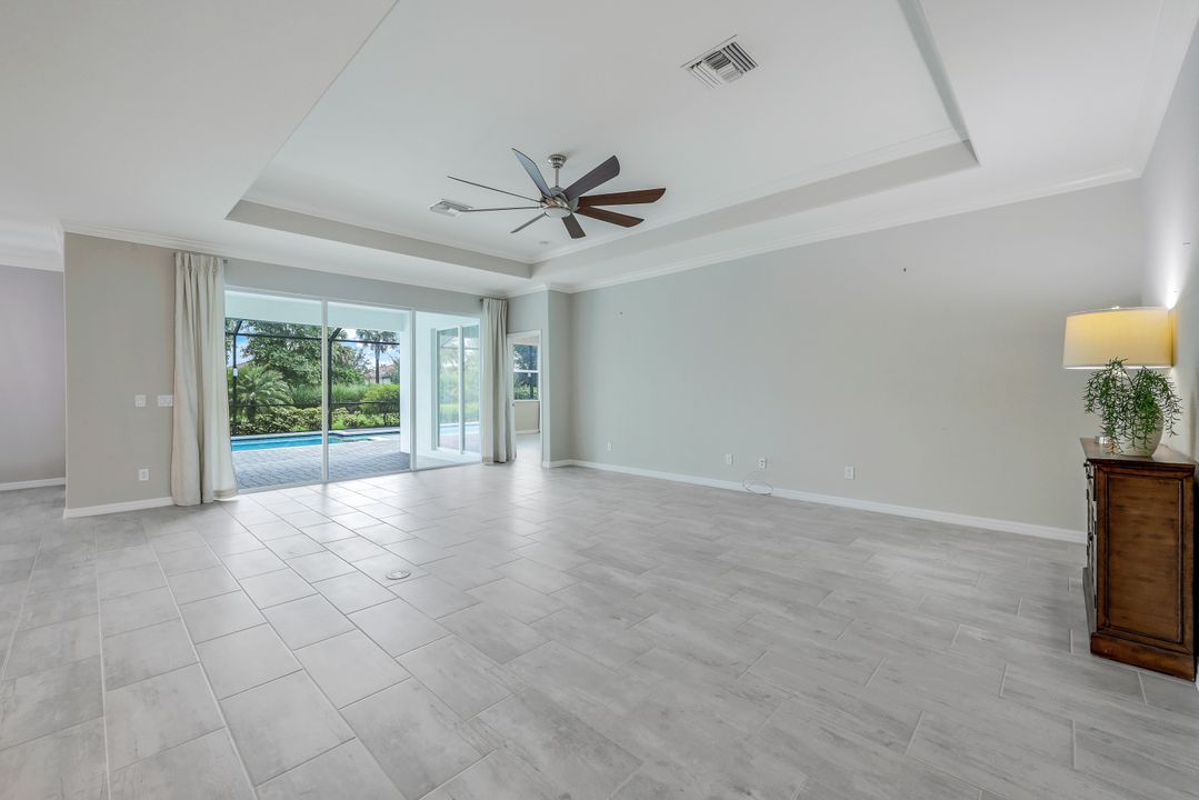 2366 Tangerine Ln, Naples, FL 34120