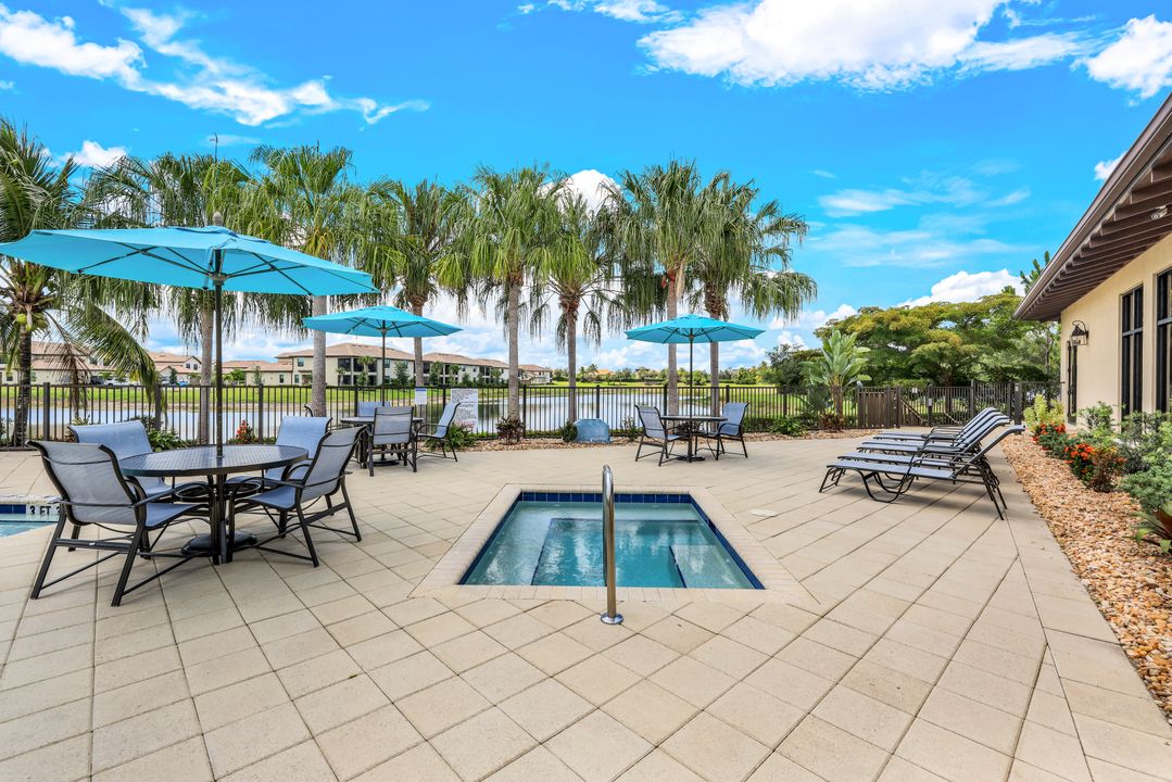 2375 Montserrat Ln #202, Naples, FL 34120