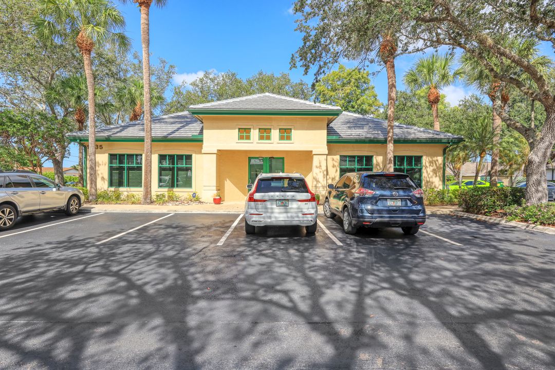 9935 Tamiami Trail N, Naples, FL 34108