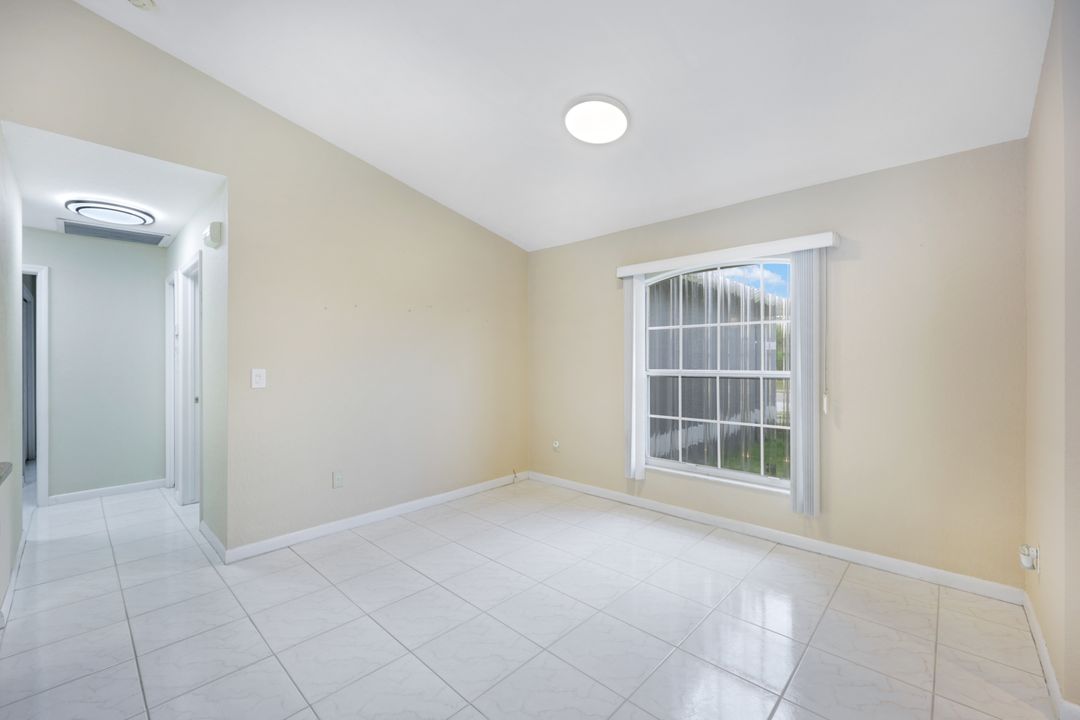 250 SE 44th St, Cape Coral, FL 33904