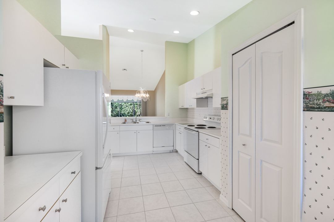 5485 Whitten Dr, Naples, FL 34104