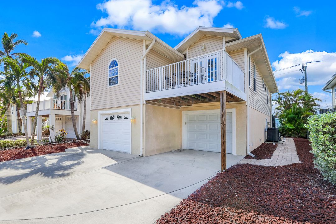 295 Mango St, Fort Myers Beach, FL 33931