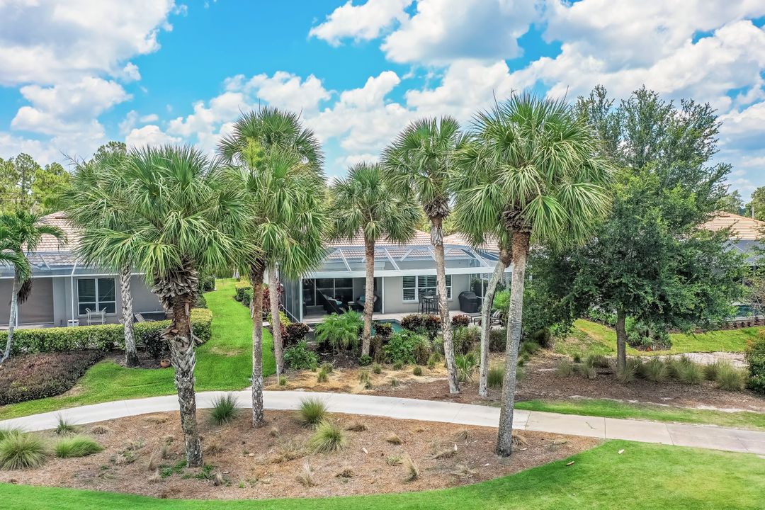 8373 Gleneagle Way, Naples, FL 34120