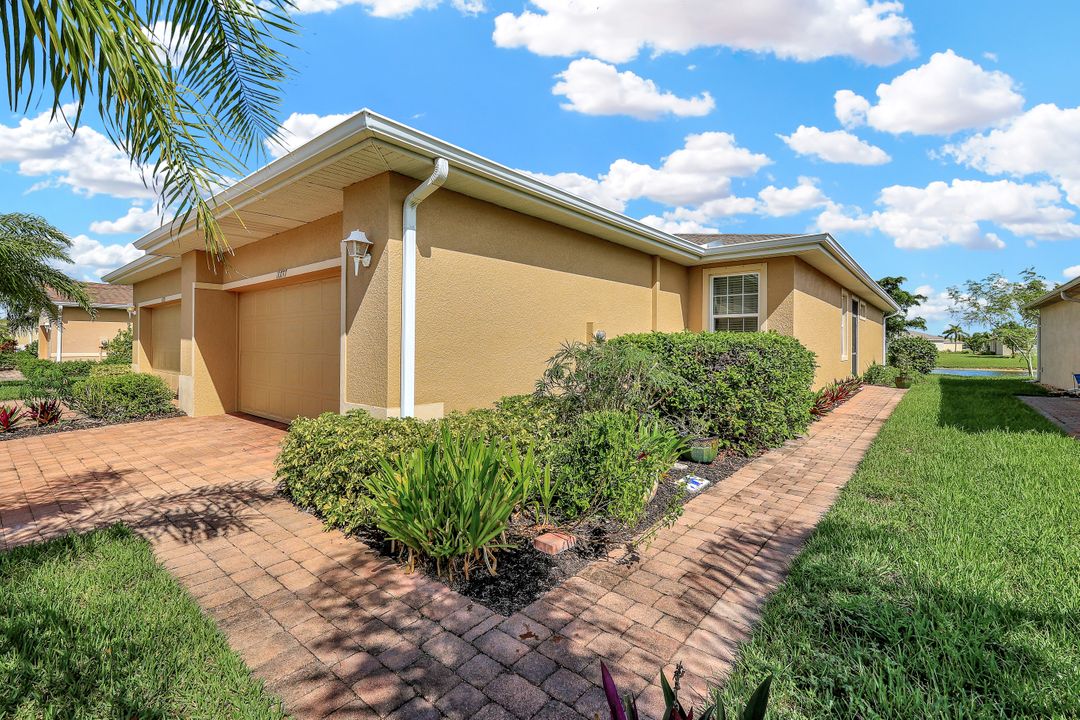 10777 Crossback Ln, Lehigh Acres, FL 33936