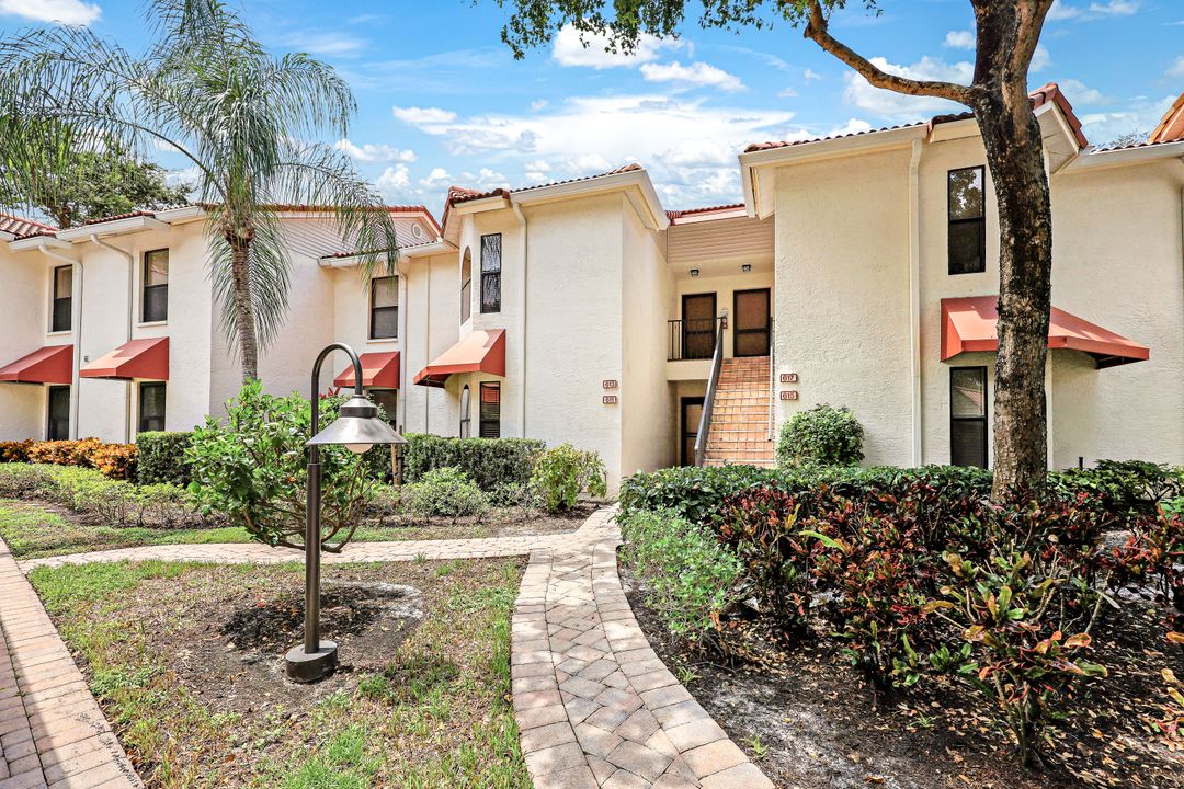 611 Serendipity Dr #611, Naples, FL 34108