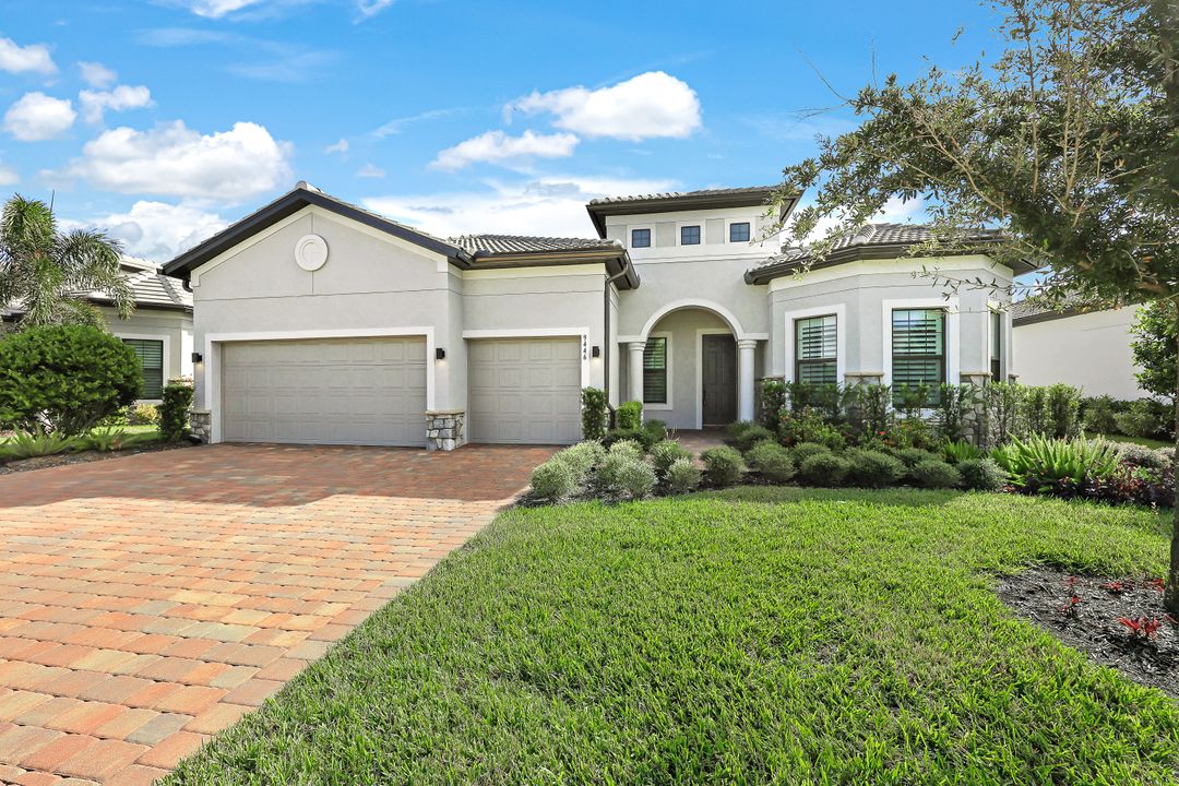 9446 Night Heron Ln, Naples, FL 34120