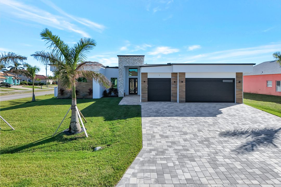 1 SW 33rd Pl, Cape Coral, FL 33991