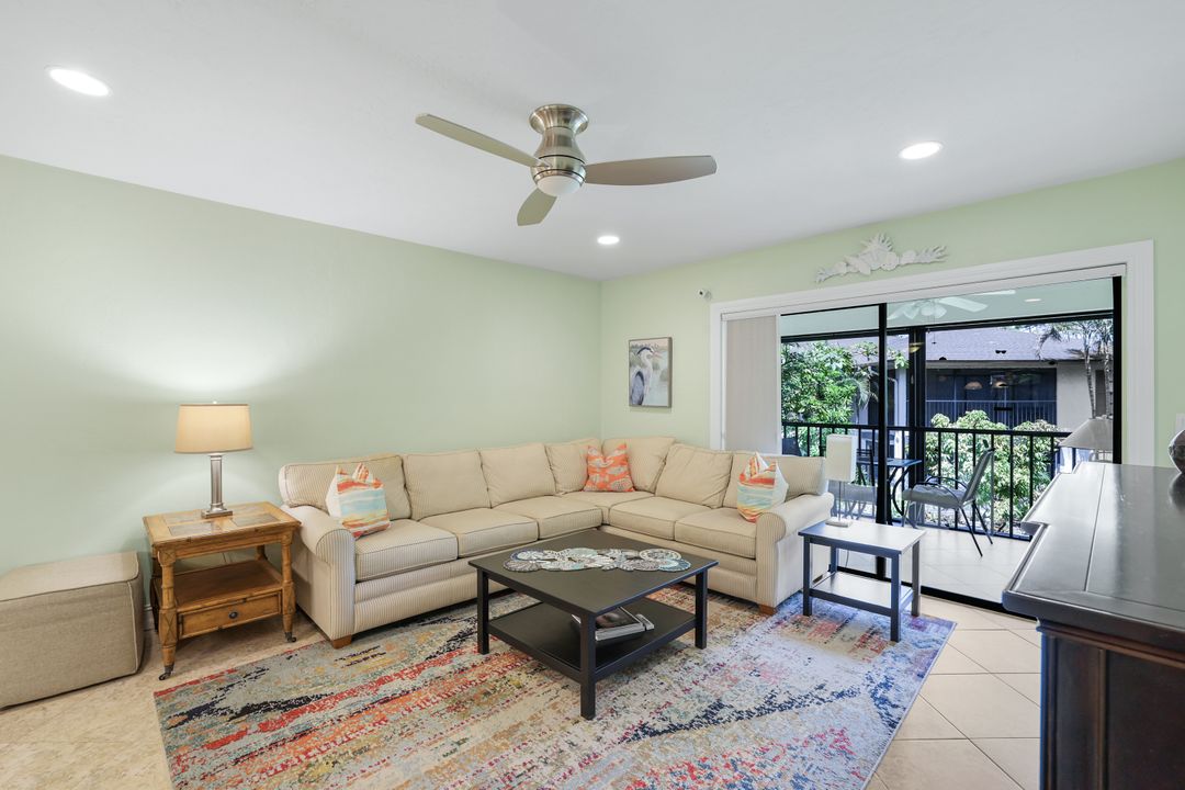 1765 Courtyard Way  #201, Naples, FL 34112