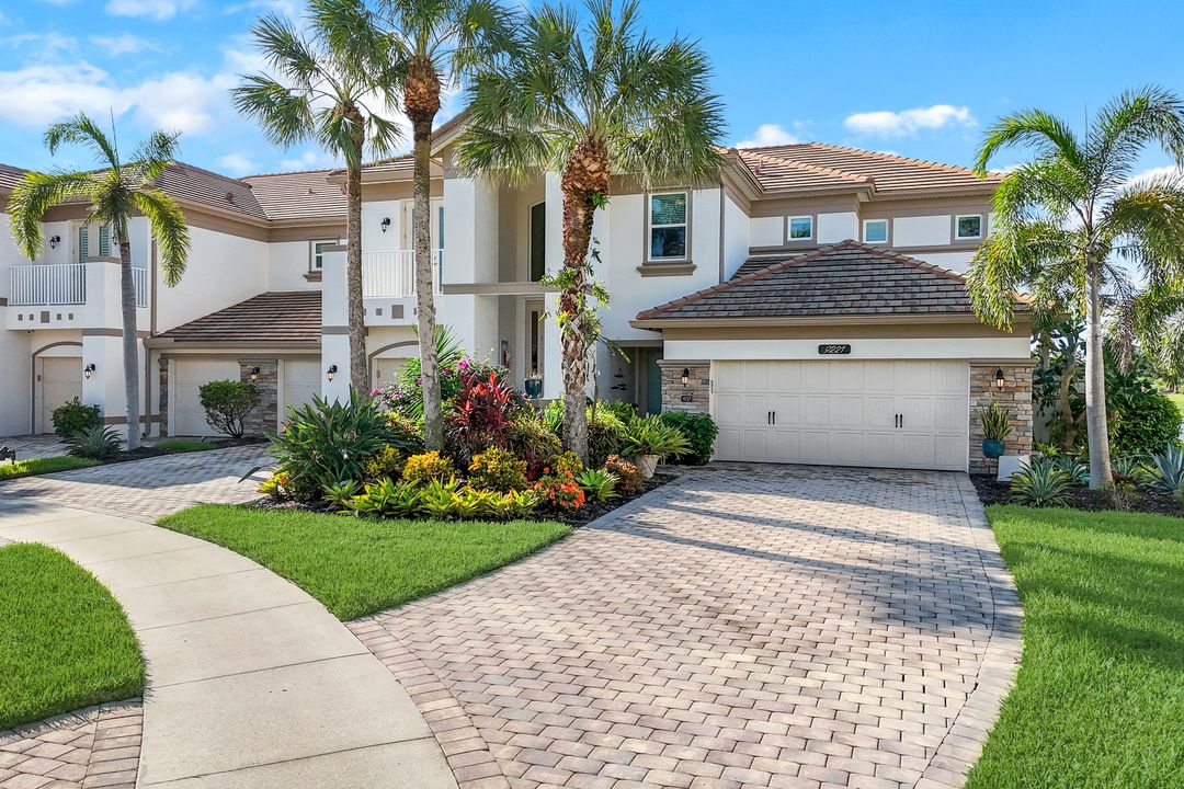 9221 Quartz Ln #202, Naples, FL 34120