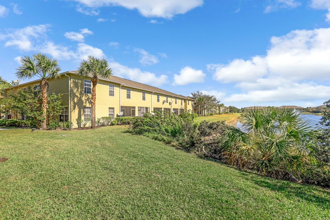 9072 Gervais Cir #304, Naples, FL 34120