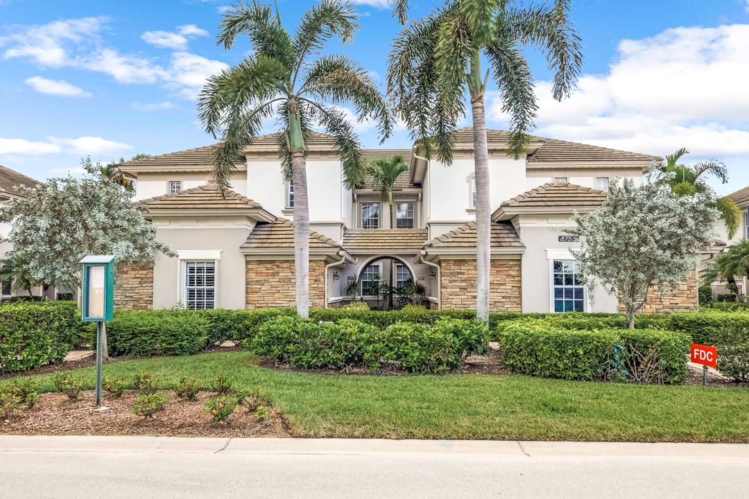 8755 Coastline Ct #201, Naples, FL 34120