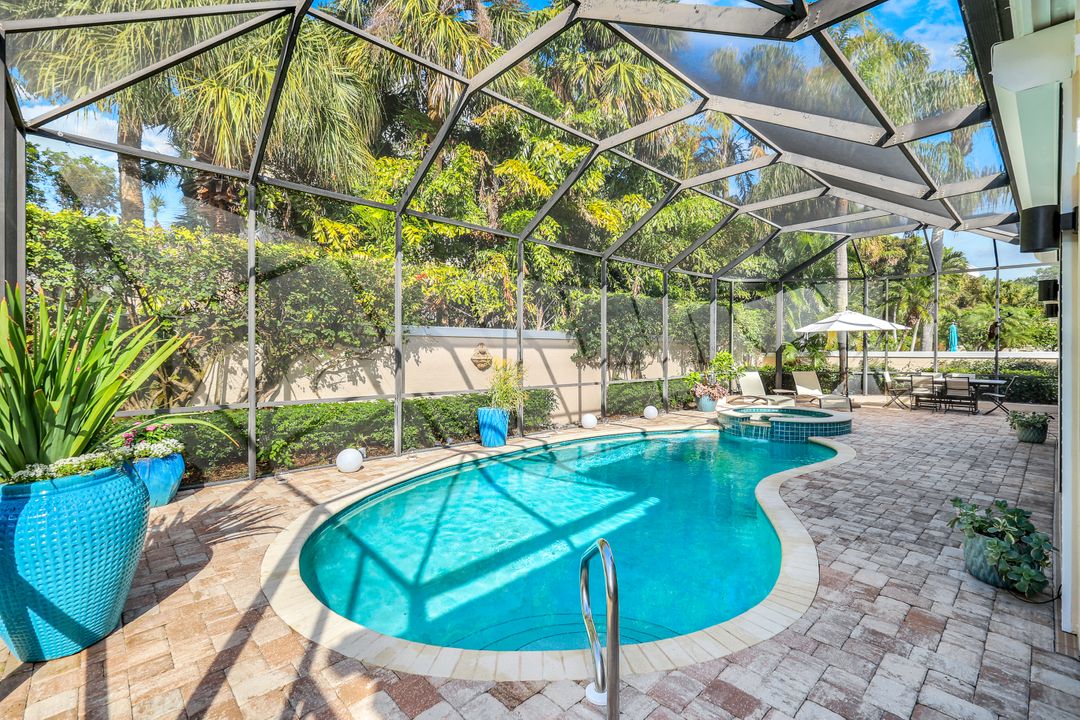 353 Carlton Pl, Naples, FL 34108