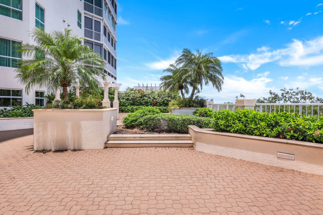 295 Grande Way #105, Naples, FL 34110