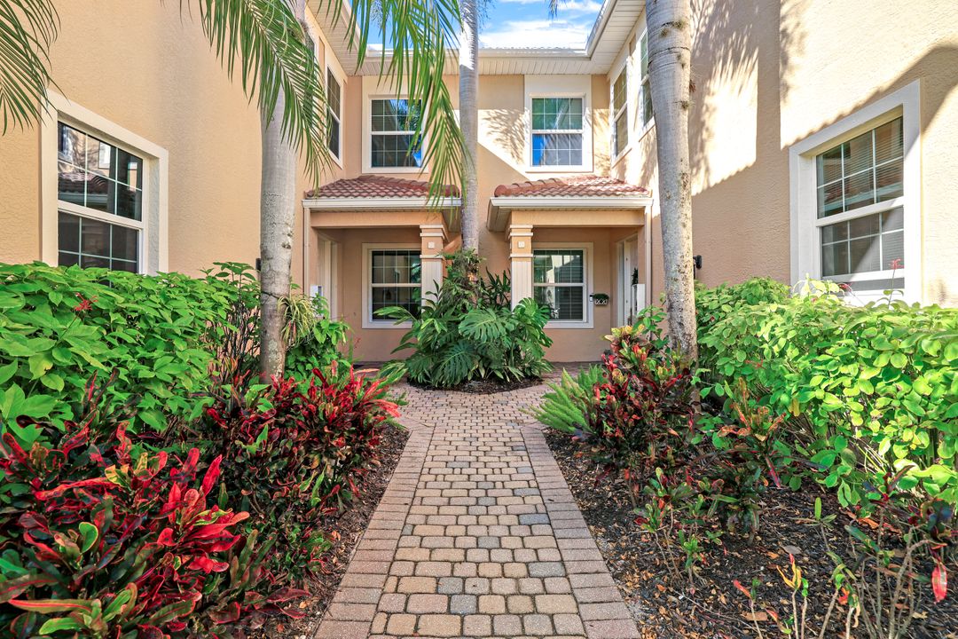 6031 Trophy Dr #201, Naples, FL 34110