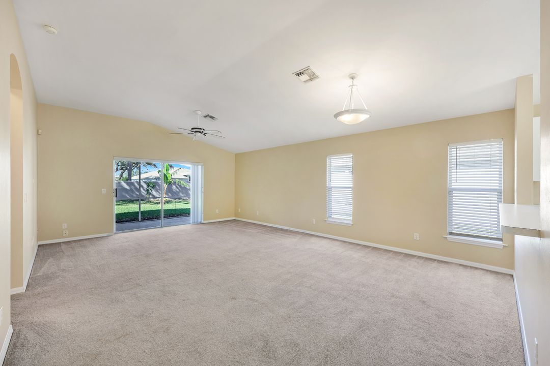 9261 Middle Oak Dr, Fort Myers, FL 33967