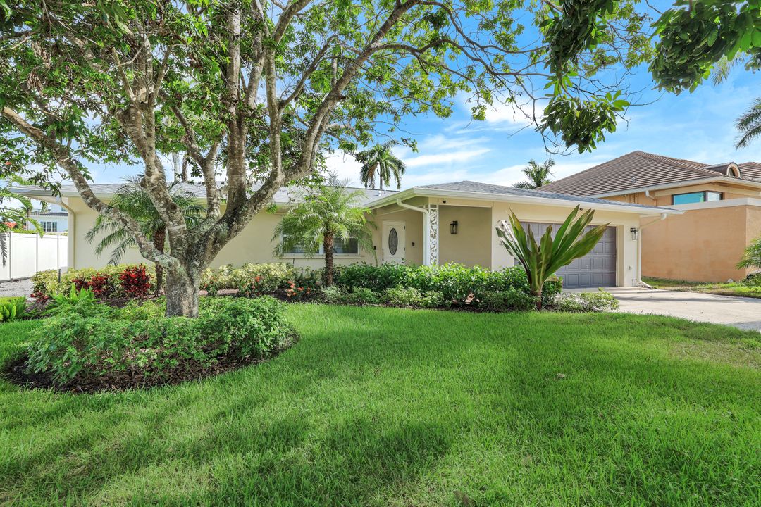 373 Egret Ave, Naples, FL 34108