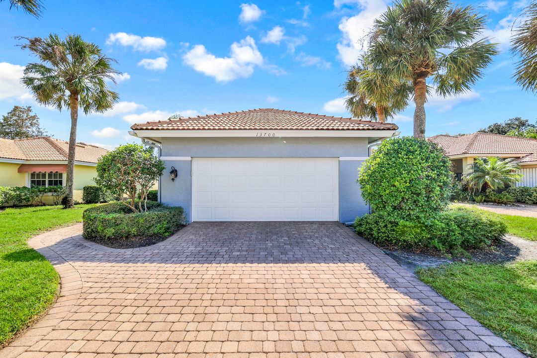 13700 Southampton Dr, Bonita Springs, FL 34135