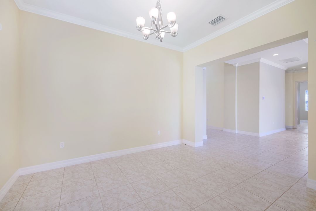 6592 Marbella Ln, Naples, FL 34105