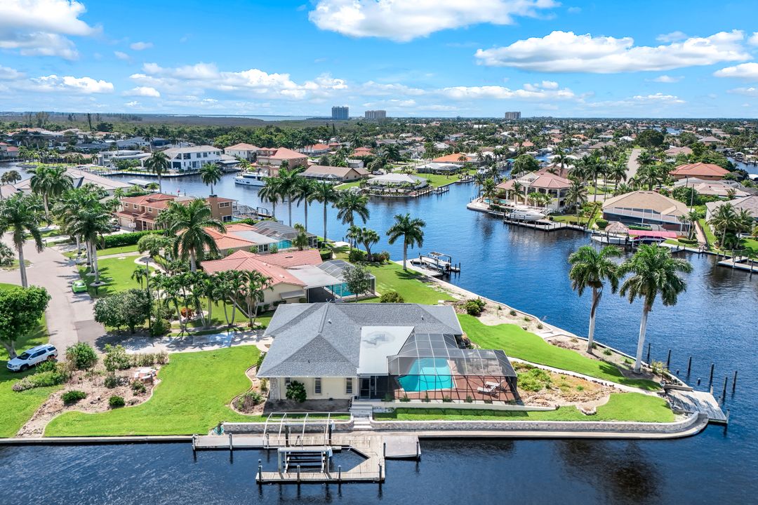 5223 Savoy Ct, Cape Coral, FL 33904