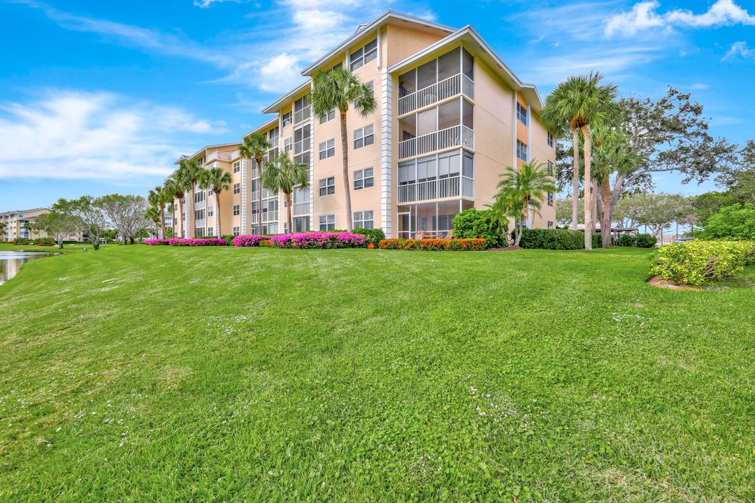 380 Horse Creek Dr  #402, Naples, FL 34110