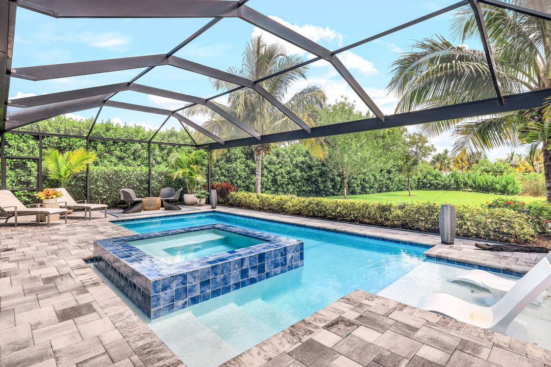 3227 Cotuit Ln, Naples, FL 34114