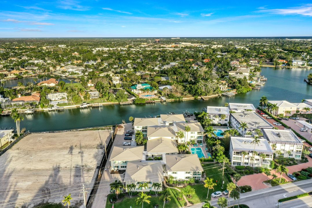 1950 Gulf Shore Blvd N #104, Naples, FL 34102