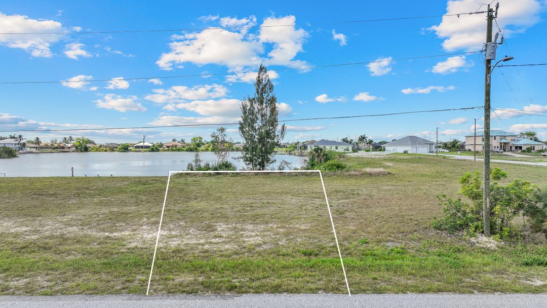 306 NE 19th St, Cape Coral, FL 33909