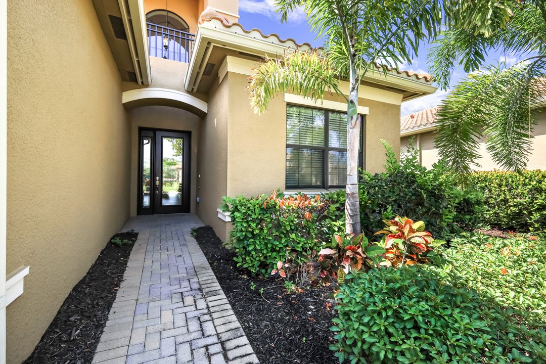 10075 Chesapeake Bay Dr, Fort Myers, FL 33913