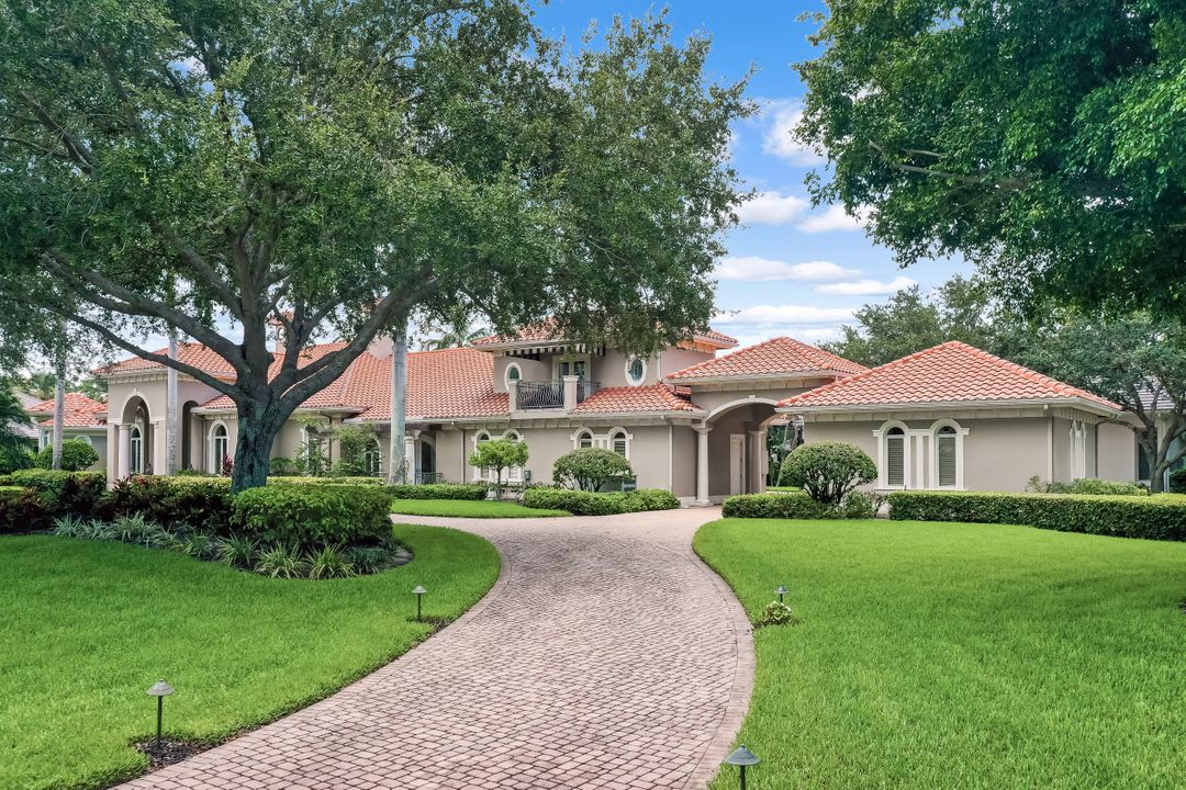 234 Haydon Cir, Naples, FL 34110