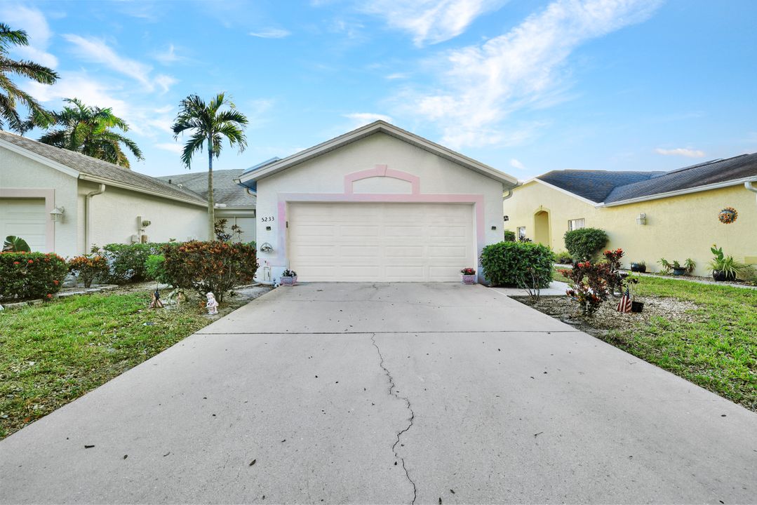 5233 Whitten Dr, Naples, FL 34104