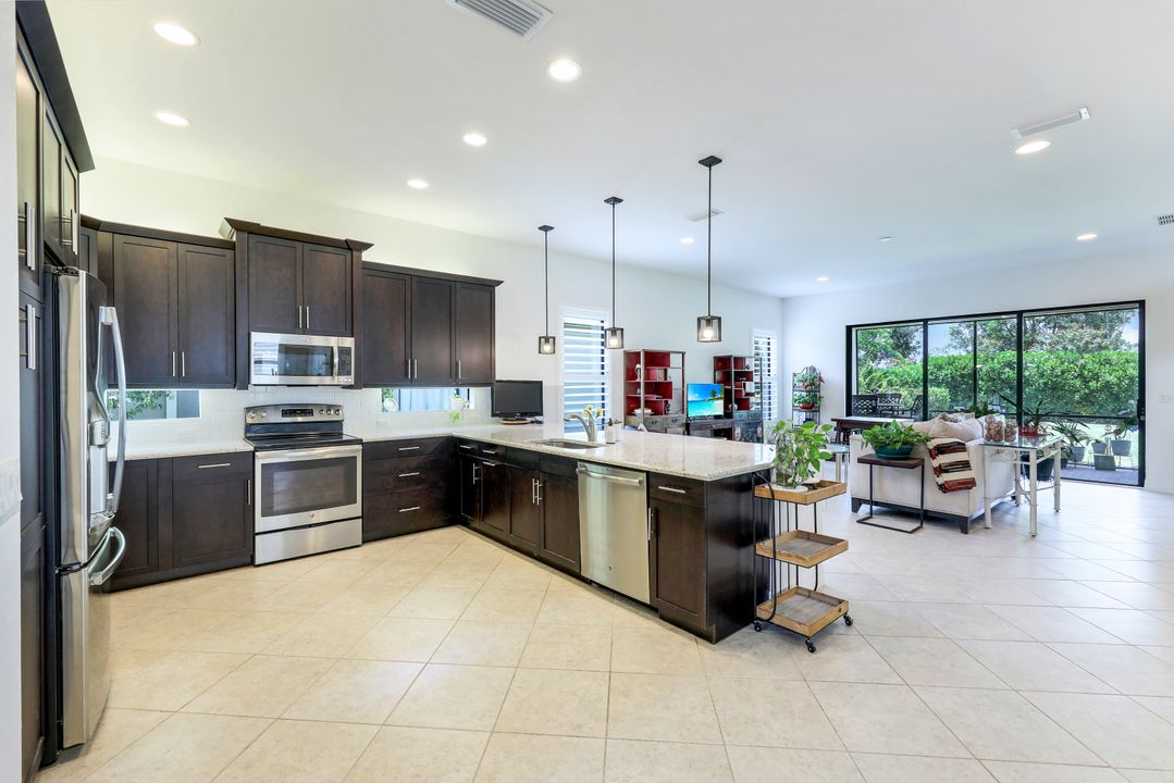 2866 Cinnamon Bay Cir, Naples, FL 34119