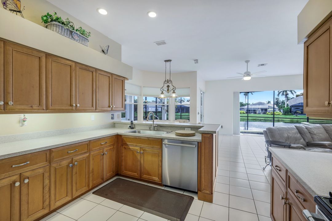 8941 Springwood Ct, Bonita Springs, FL 34135