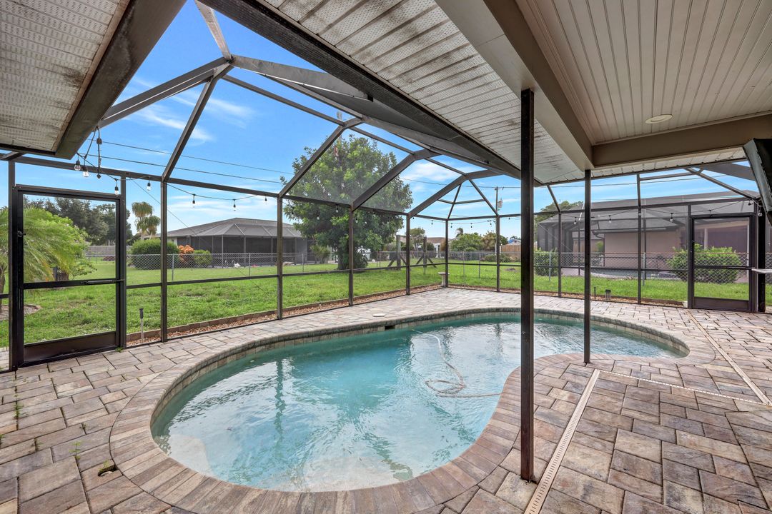 405 SE 21st Ave, Cape Coral, FL 33990