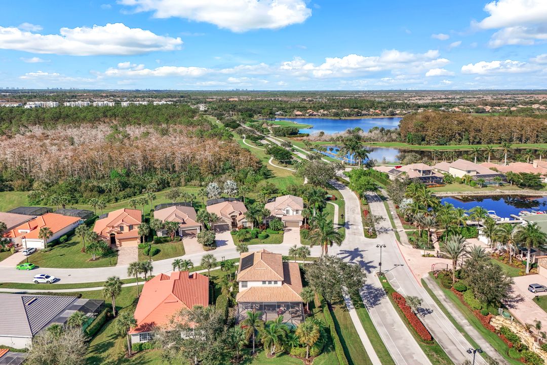 9104 Quartz Ln, Naples, FL 34120