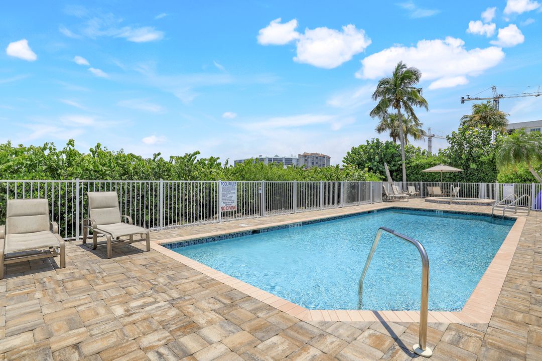 9380 Gulf Shore Dr #102, Naples, FL 34108