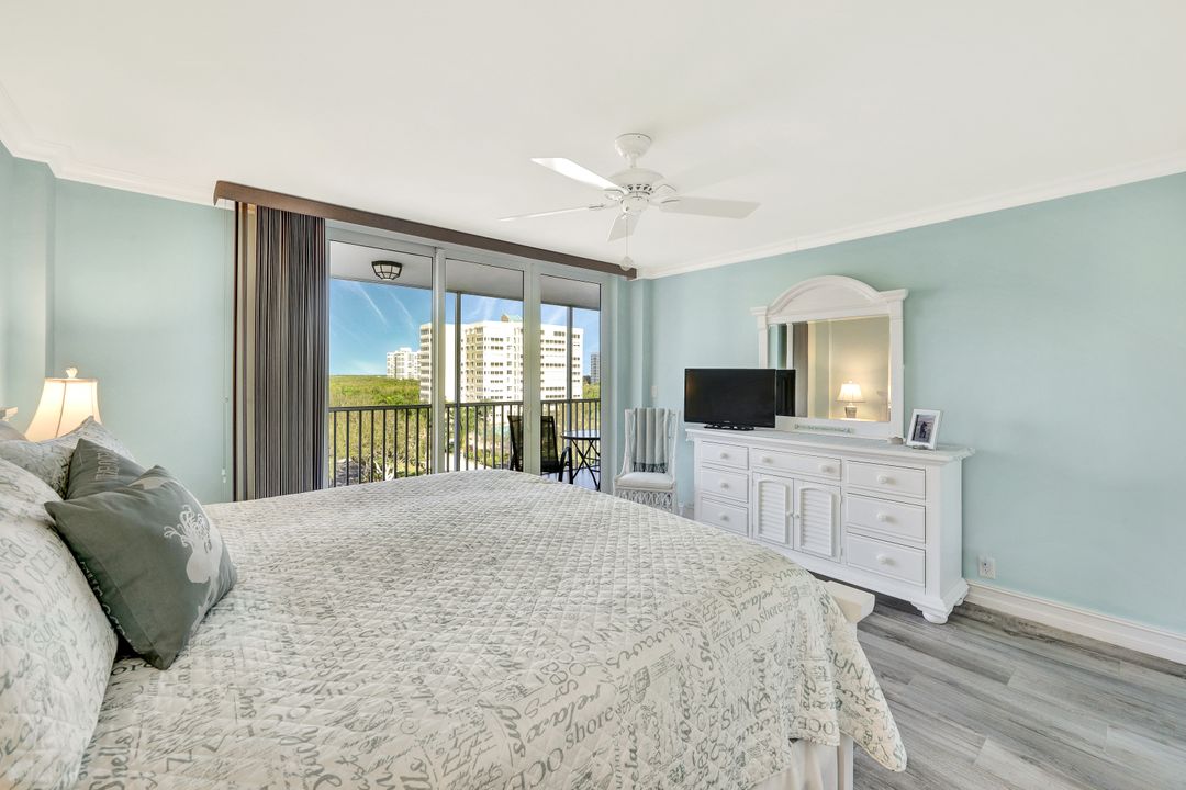 3 Bluebill Ave #707, Naples, FL 34108