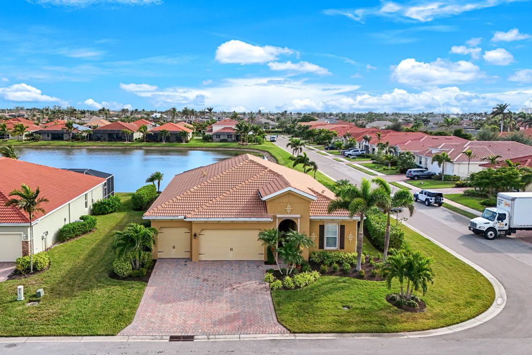 2994 Sunset Pointe Cir, Cape Coral, FL 33914