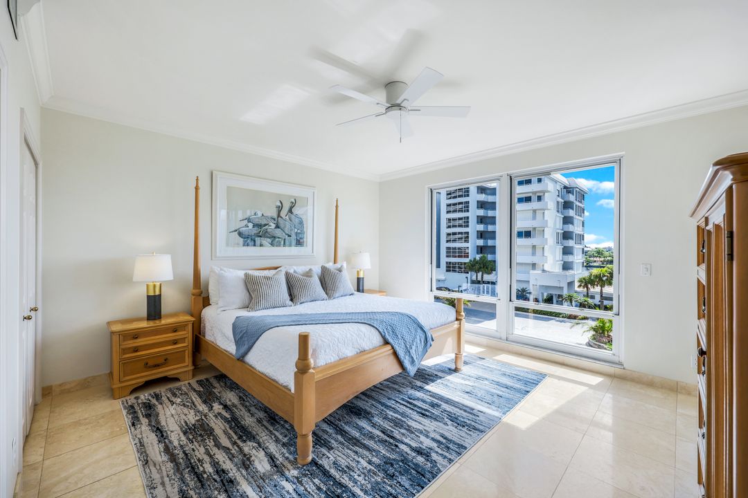 9811 Gulf Shore Dr #201, Naples, FL 34108