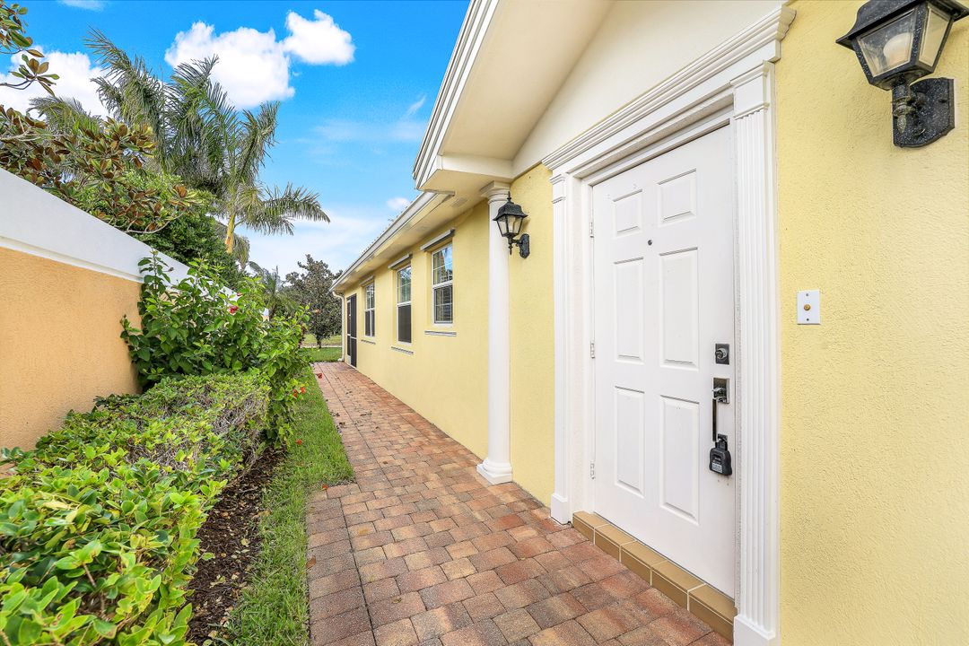 7847 Ionio Ct, Naples, FL 34114