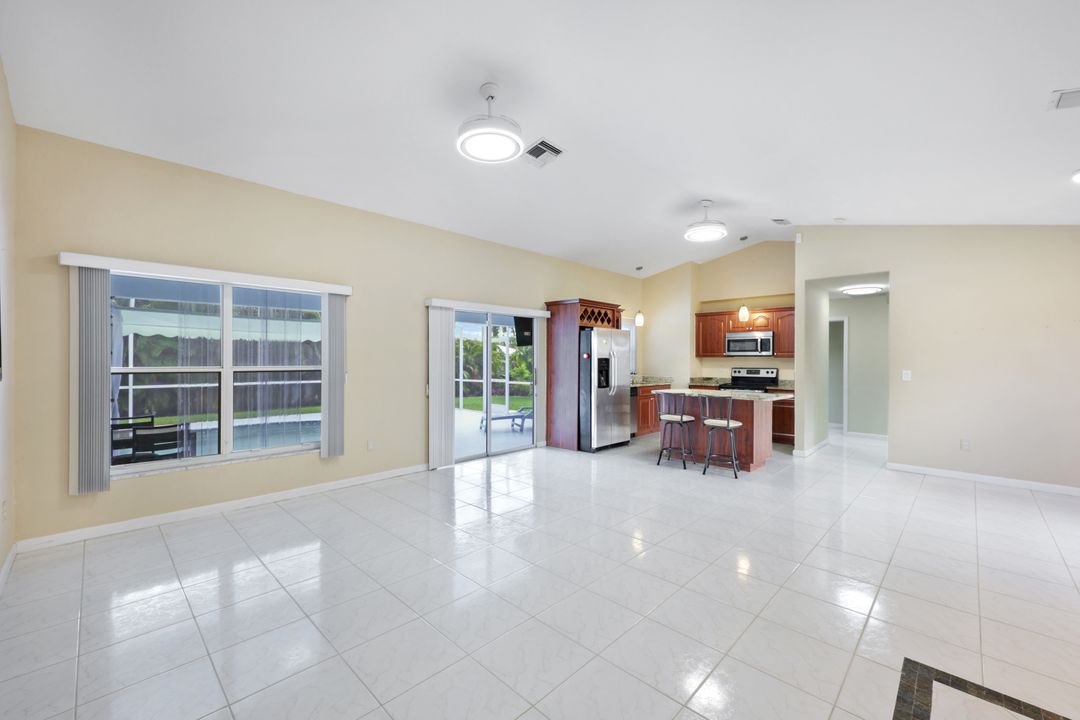 250 SE 44th St, Cape Coral, FL 33904