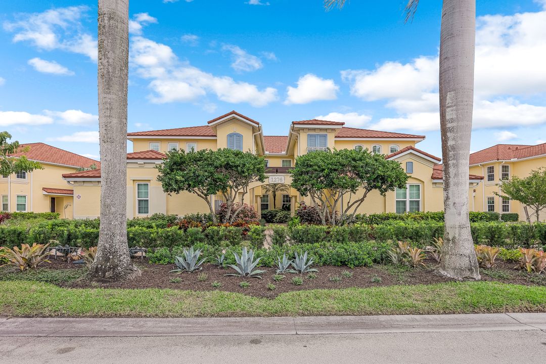 1276 Rialto Way #7-102, Naples, FL 34114