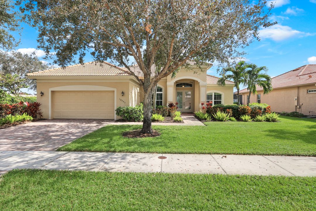 10395 Yorkstone Dr, Bonita Springs, FL 34135