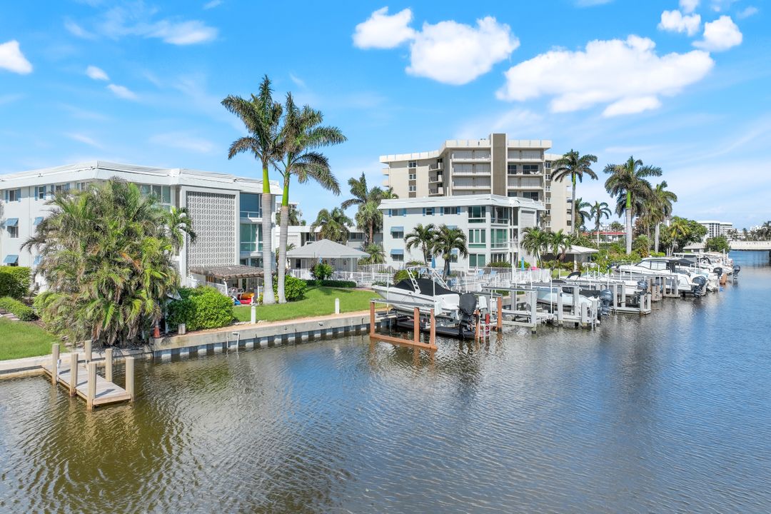 2100 Gulf Shore Blvd N  #120, Naples, FL 34102