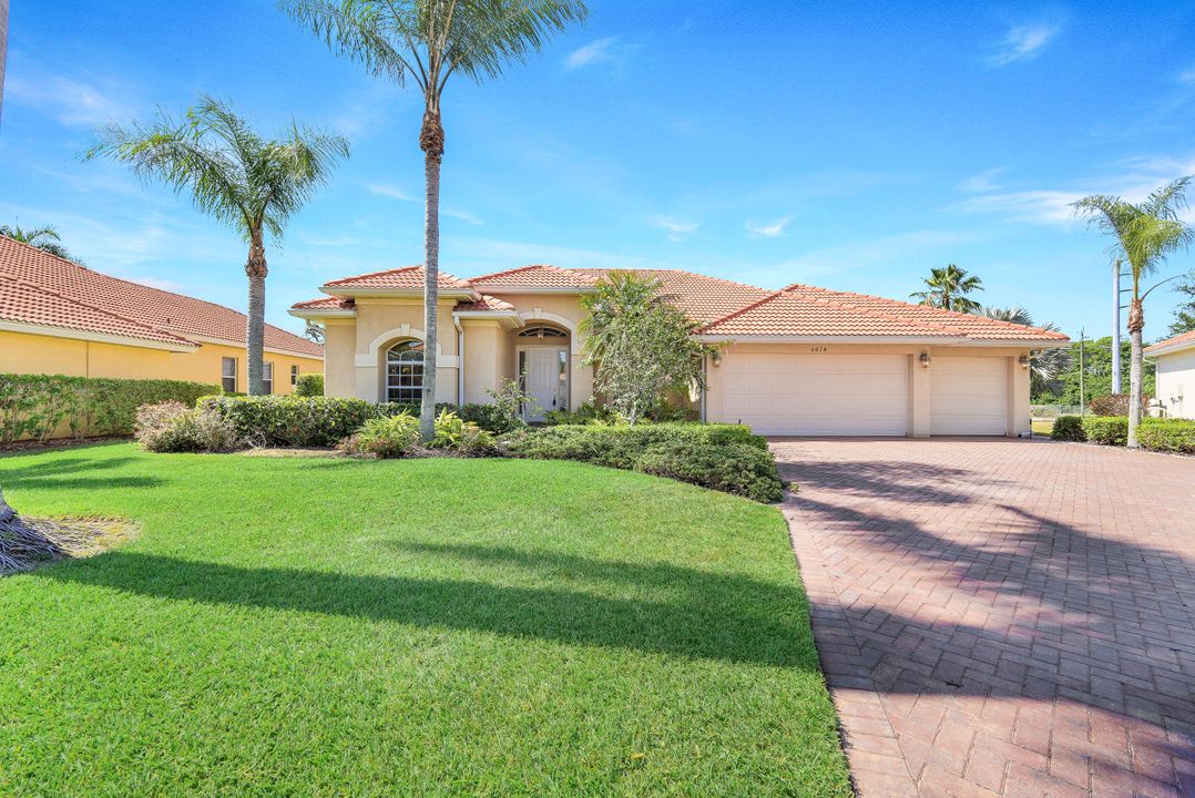 5014 Old Pond Dr, Naples, FL 34104